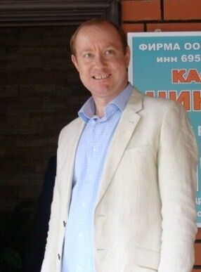  6893546  Thomas, 52 ,    