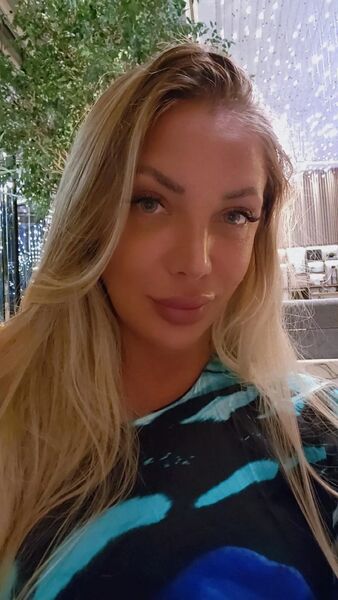  ,   Adriana, 37 ,     , c 