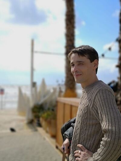  ,   Denis, 37 ,   ,   