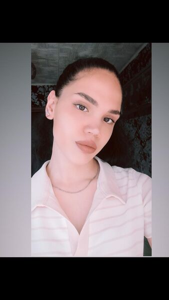  ,   Yana, 22 ,   c 
