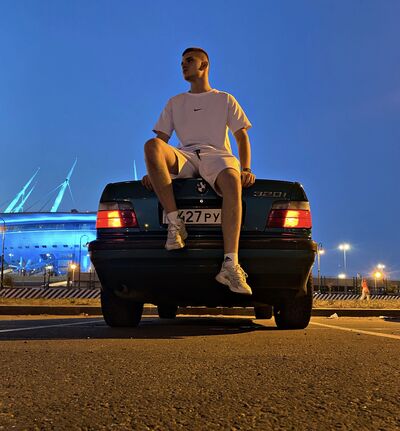  -,   Alex, 22 ,   ,   , c 