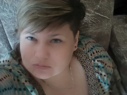 ,   Julia, 40 ,  