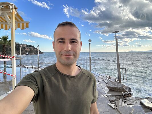  ,   Ali, 32 ,   ,   