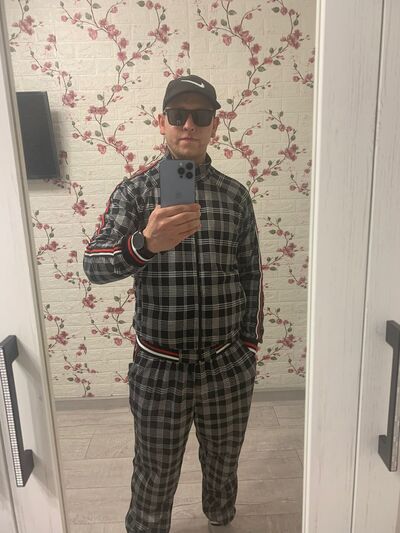  ,   Pavel, 32 ,   c 