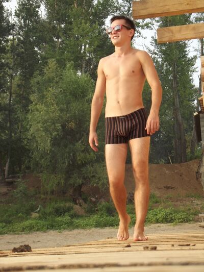  ,   Antony, 32 ,   