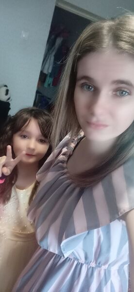  ,   Anya, 28 ,   c 