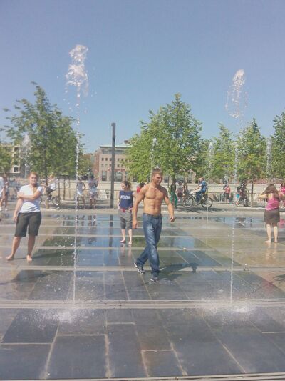  ,   Den, 33 ,   ,   