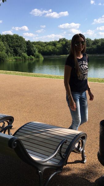  ,   Elena, 41 ,   c 