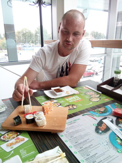  ,   Slawa, 37 ,   