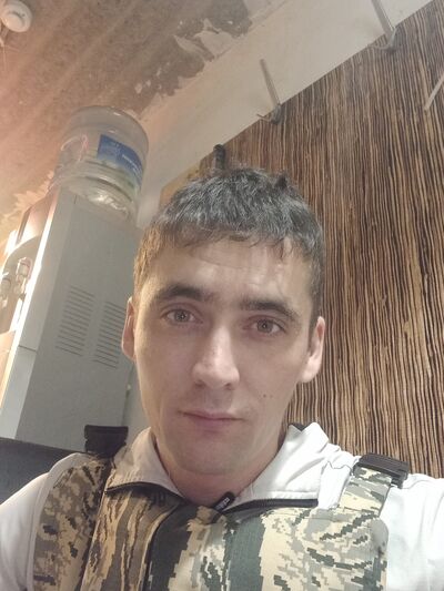  ,   Viktor, 33 ,   ,   