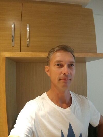  ,   Andr, 52 ,   ,   , c 