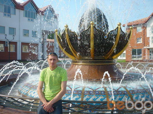  ,   Viktor, 42 ,   