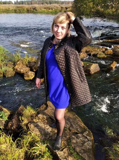  ,   Julia, 42 ,   ,   