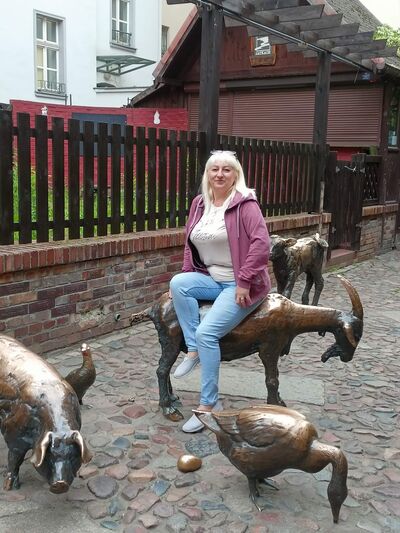  ,   Lyubov, 54 ,   c 