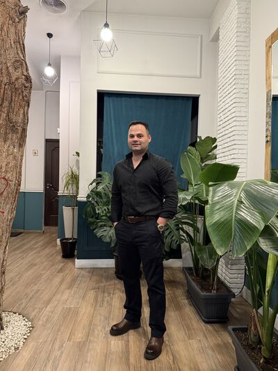  --,   Nikoloz, 35 ,   ,   