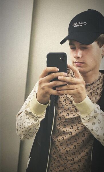   ,   Sam, 19 ,   ,   , 
