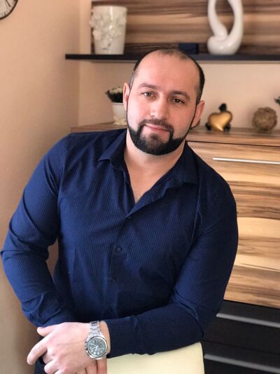  ,   Alex, 44 ,   