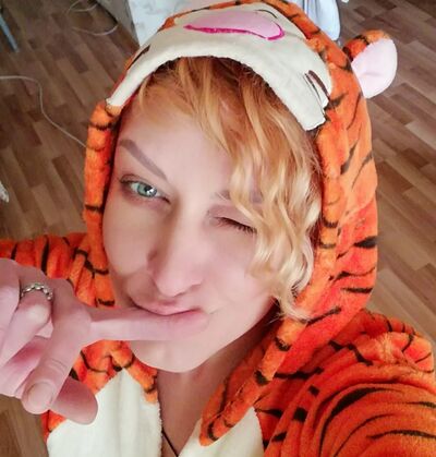  ,   Diana, 39 ,   , 