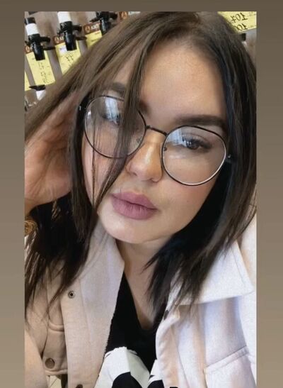  -,   Miss Smits, 23 ,   