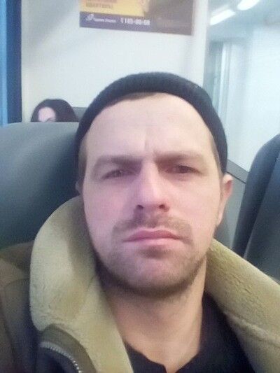  15586006  Artem, 44 ,    