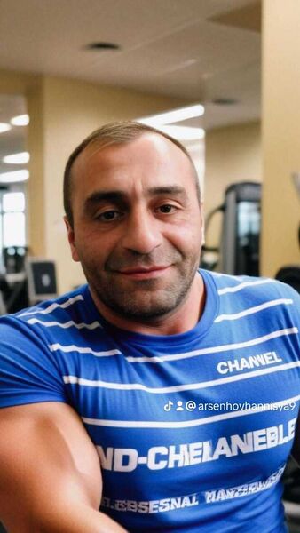  ,   Armen, 43 ,   ,   
