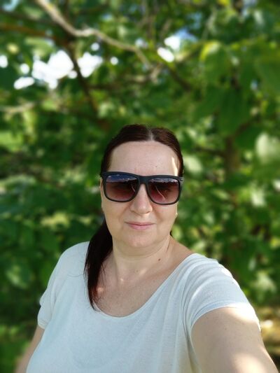  ,   Julia, 49 ,   