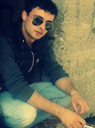  ,   Lui, 35 ,   