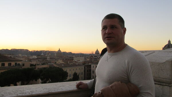  ,   Tomas, 44 ,   ,   , c 