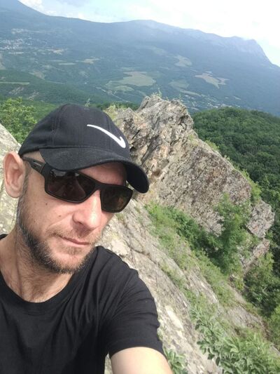  ,   Dron, 42 ,   ,   