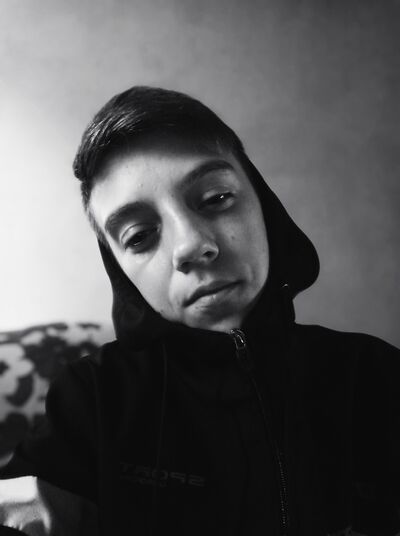  ,   Maxim, 23 ,   ,   , c , 