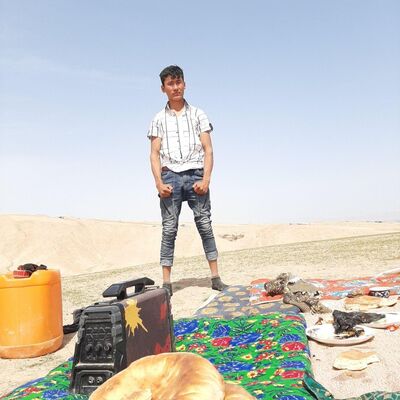  -,   Ali, 22 ,   ,   
