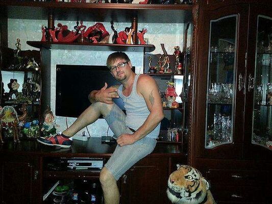  ,   Runy, 39 ,   