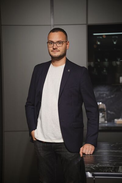  ,   Christian, 32 ,   ,   