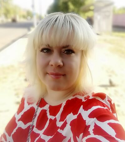  ,   Julia, 40 ,   ,   