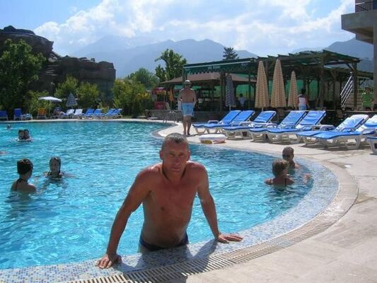  ,   Janek, 47 ,   