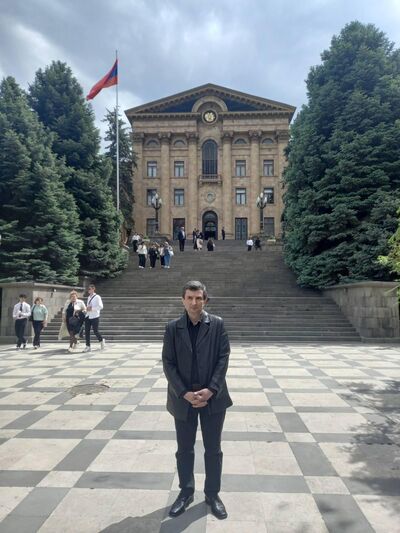  ,   Arman, 56 ,   c 