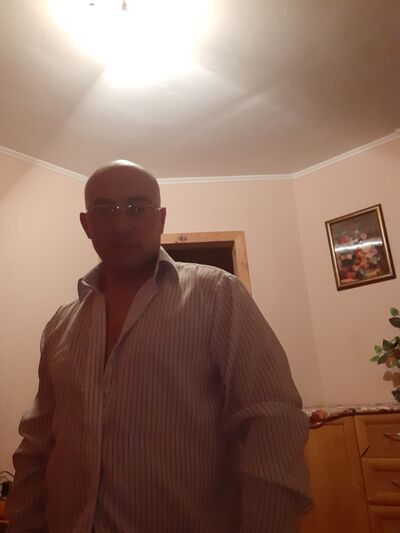  ,   Sergej, 46 ,  