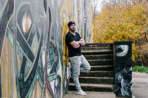  ,   Artyom, 33 ,   ,   