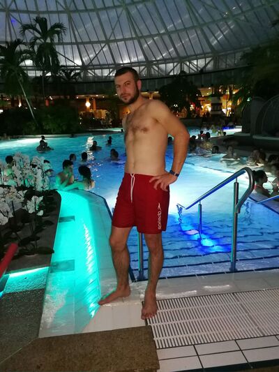  ,   Geri, 32 ,   ,   