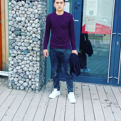  ,   Farid, 25 ,   c 