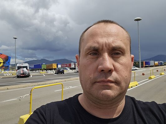  ,   Olek, 44 ,  