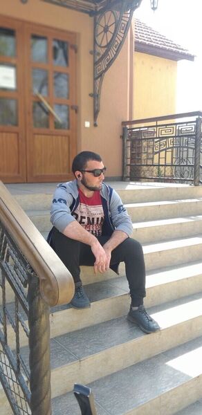  ,   Yurie, 25 ,   ,   , c 