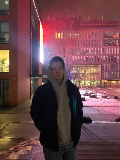  ,   Yevhen, 25 ,   ,   , c 