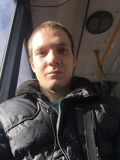  ,   Viktor, 33 ,   