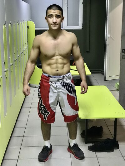  ,   Malik, 25 ,   ,   , c , 