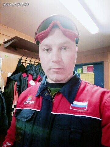  ,   Viktor, 32 ,   ,   