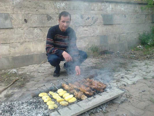  ,   Artur, 52 ,   