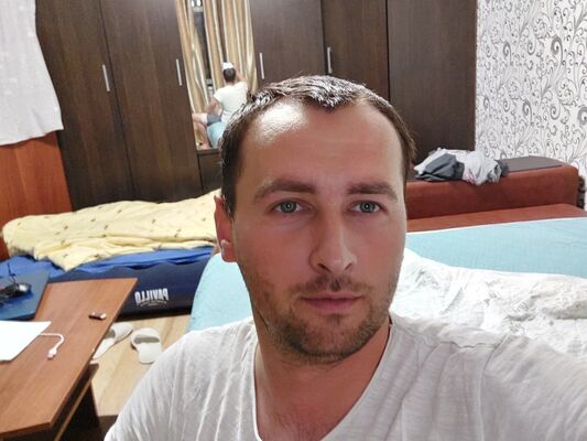  ,   Maxim, 37 ,   ,   