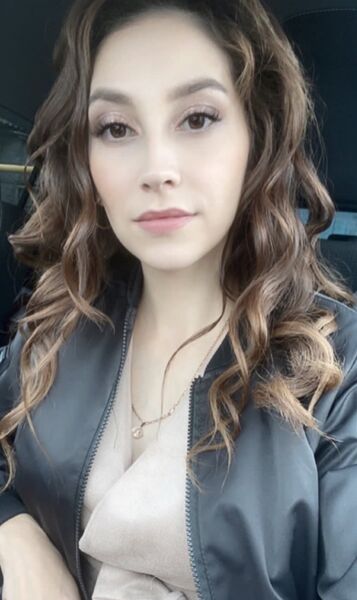  ,   Veronika, 29 ,   