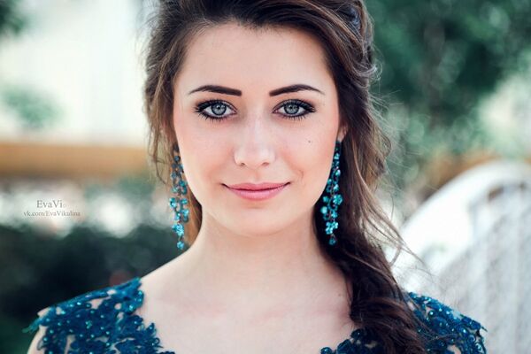  ,   Eva, 32 ,   ,   
